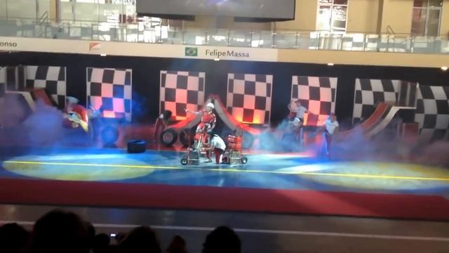 Ferrari World - это тематический парк Феррари смотреть онлайн