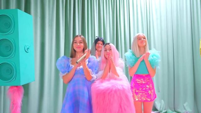 КОНКУРС - КРАШ ЗАГОРОДНОГО ДОМА!!! ЧЕРЛИДЕРШИ BUNNY и ДЕВОЧКИ ВЫБИРАЮТ САМОГО КРУТОГО ПАРНЯ!!! смотреть онлайн