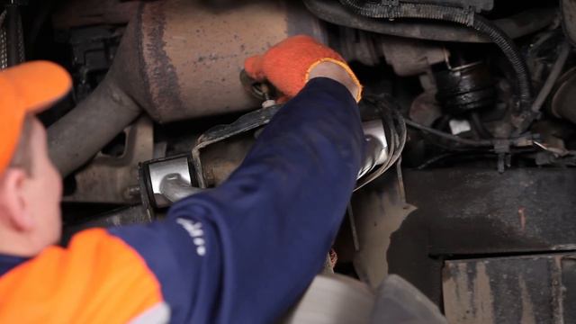 How to change a front upper arm on MERCEDES-BENZ M W163 [TUTORIAL] смотреть онлайн