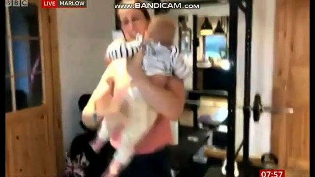 Helen Glover performing Lockdown Life exercises with babies смотреть онлайн