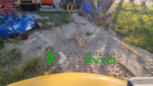 Экскаватор KOMATSU PC10-7 отжимается копает на 3 метра глубиной объём ковша 0.03 куб метр Красноярс смотреть онлайн
