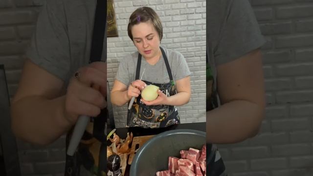 Маринуем свиную шею. Строго не судите. Мясо ? охлаждёно-замороженное дений#шашлык #шашлыкизсвинины смотреть онлайн