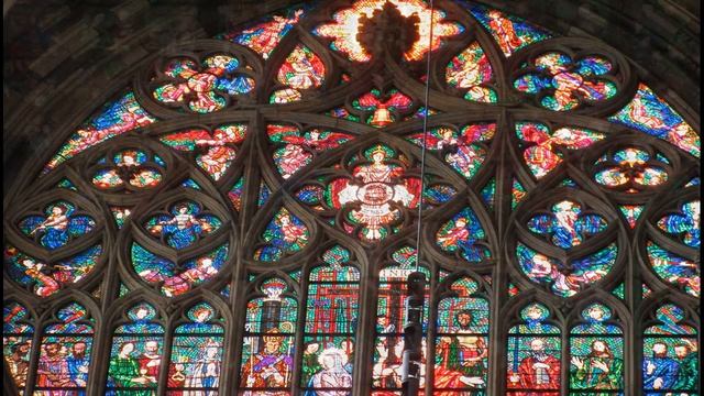 Колоритные фрески кафедрального собора Святого Вита в Праге (Чехия) смотреть онлайн