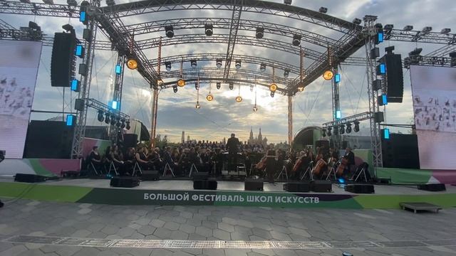 Композиция «Девочка и дельфин. Большой фестиваль школ искусств .Москва . смотреть онлайн