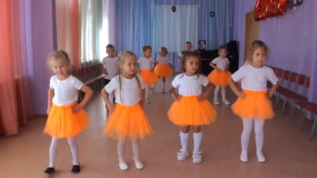 Танец на песню "Далеко от мамы" смотреть онлайн