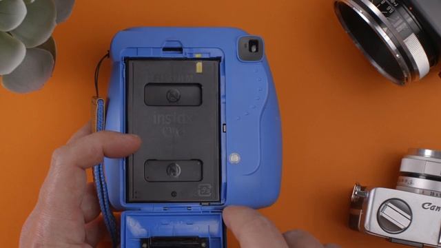 How to take empty cartridge out on Fujifilm Instax Mini 9 смотреть онлайн