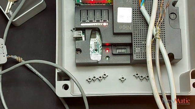 Programmation de la centrale de commande MC800 du KIT WINGO 4000 NICE برمجة وحدة التحكم смотреть онлайн