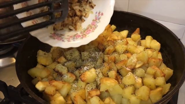 Жареная картошка и килька в томатном соусе смотреть онлайн