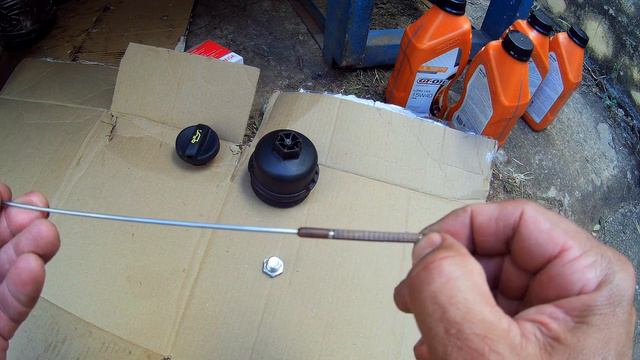 Troca de óleo e filtro de óleo da Peugeot Partner 2018. смотреть онлайн