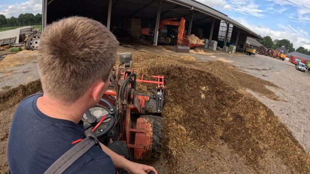 De Boxen vullen met PAARDEN MEST? - Mini Shovel - Dutch Farmer смотреть онлайн