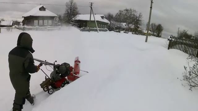 Февральские снегопады.Чищу снег мотоблоком.Жизнь в деревне. смотреть онлайн