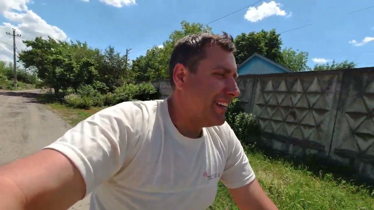 БОЛЬШЕ НЕ БУДУ ДОРОГУ СРЕЗАТЬ / ЗДЕСЬ Я РАНЬШЕ РАБОТАЛ / СРАВНИВАЕМ ПОМИДОРЫ / СБОР ЧАЯ смотреть онлайн