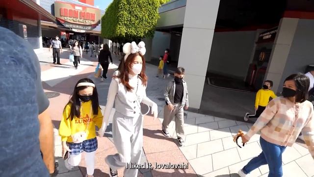 Why you need to go to HK Disneyland now! смотреть онлайн