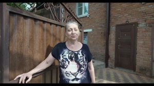 Большой навес к кирпичному дому