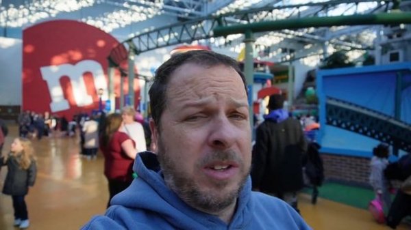 What's inside the LARGEST mall in the USA? | Mall of America