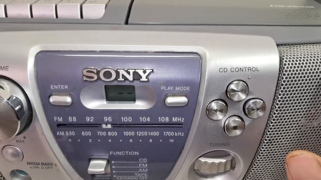 SONY CFD-V8 CD Radio Cassette-Corder Boombox смотреть онлайн