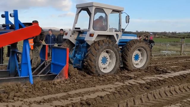 Old Tractors Vs New Tractor Pull
