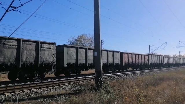 Сплотка! + Приветливый Машинист, 2ел5-002 с ВЛ80Т-1469 С грузовым поездом на перегоне смотреть онлайн