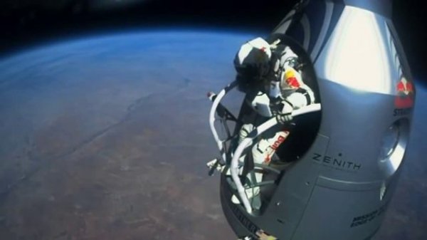 Felix Baumgartner - Щас я прыгну на гараж