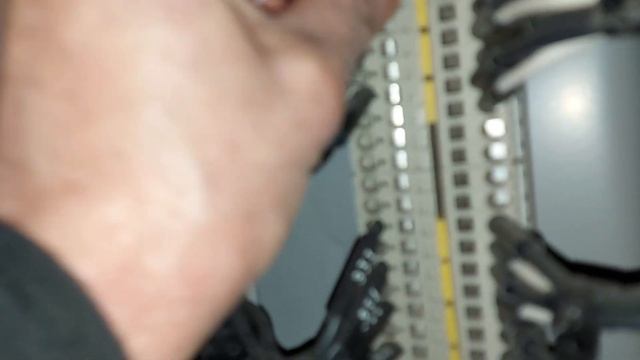 Электровоз 3ЭС5К с НЕЗАВИСИМЫМ возбуждением. Не поднимается токоприёмник. смотреть онлайн