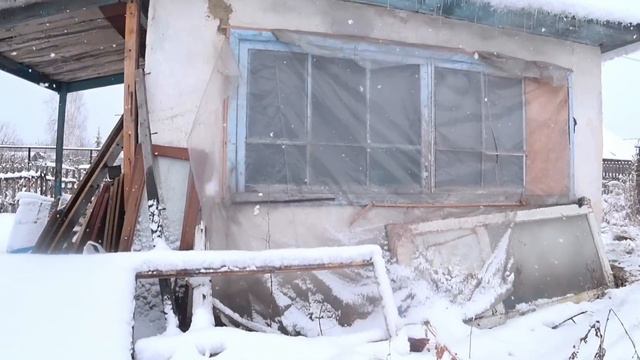 ОБНАРУЖИЛИ БОЛЬШИЕ ЩЕЛИ В ИЗБЕ 🥶 НУЖНО УСТРАНИТЬ . ЗАГОТОВКА ДРОВ смотреть онлайн