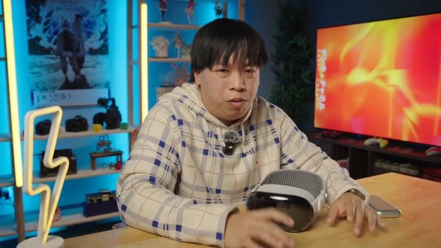 Should ANYONE buy the Apple Vision Pro? смотреть онлайн