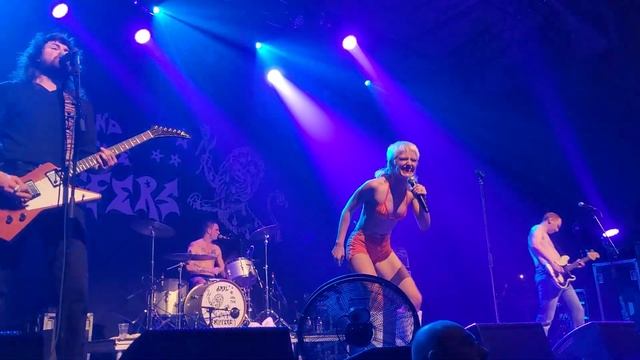 Amyl And The Sniffers - GFY - Elysée Montmartre Paris - 05/11/2022 смотреть онлайн