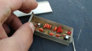 Конденсаторы КМ рыжие на платах.