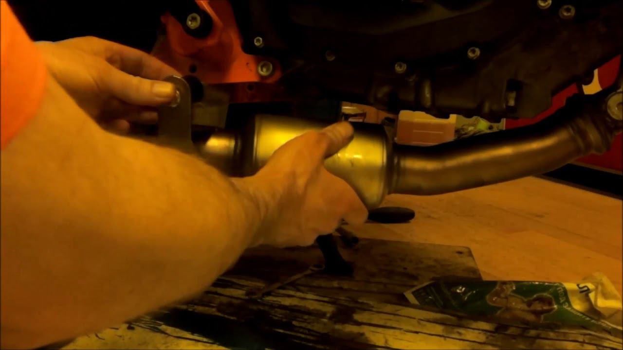 Снятие катализатора KTM DUKE 690R (Leo Vince de cat link pipe) смотреть онлайн