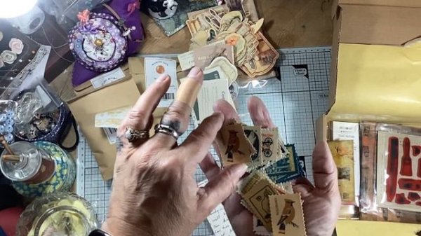 Unboxing my creative studio art box.?