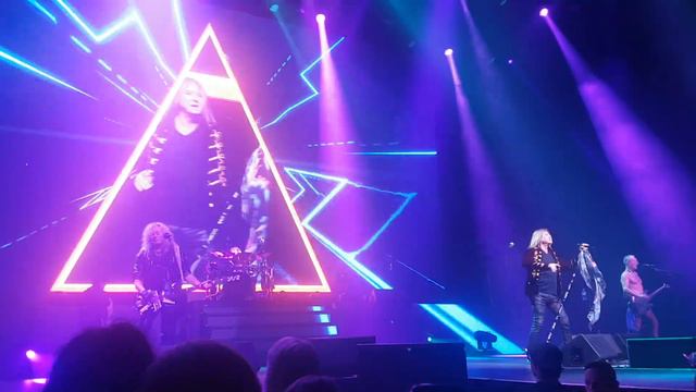 Def Leppard - Women, Sheffield Arena 14th December 2018 смотреть онлайн