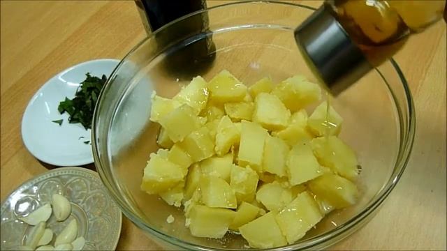 Салат Картошка из Стручковой Зеленой Фасолью и Мятой. смотреть онлайн