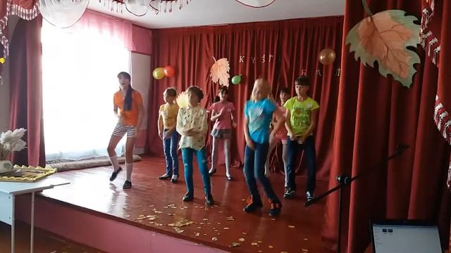 Танец на осенний бал смотреть онлайн