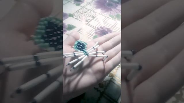 пауки из бисера .Показать мастер класс? смотреть онлайн