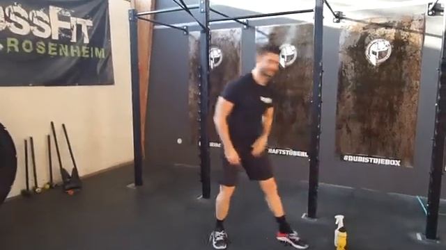 Mini WOD 4RFT Biceps Curls/ Jumping Squats смотреть онлайн