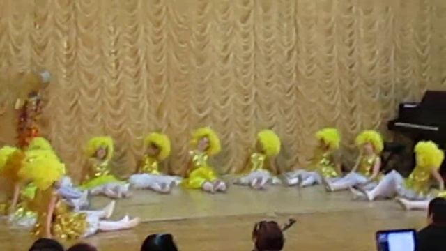 танец "цыплята" группа "Карамель" Усть-Каменогорск смотреть онлайн