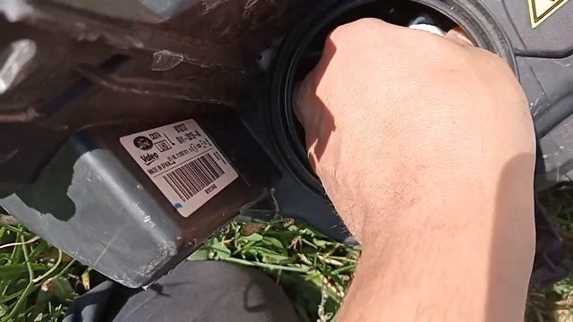 замена ламп ближнего света Ford Kuga 2