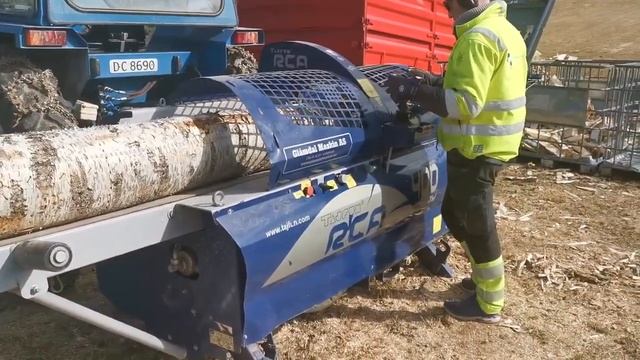 Дровокольная линия Тайфун RCA 400 JOY + подъемник для бревен DM смотреть онлайн