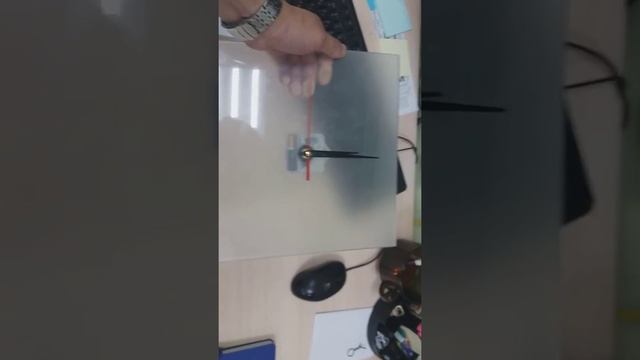 Часы без циферблата. Ну хоть стрелки есть :))) смотреть онлайн