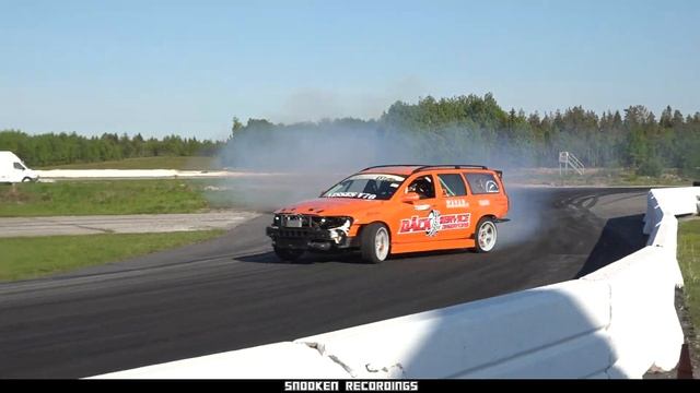 VOLVO V70 RWD LM7 TURBO 600whp+ || Drifting and massive burnout смотреть онлайн