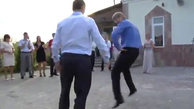 Свидетель не растерялся во время конкурса на свадьбе смотреть онлайн