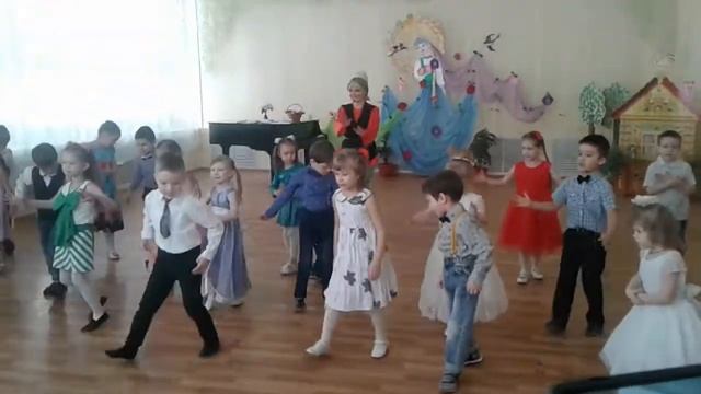 Весна красна идет. (Танец) смотреть онлайн