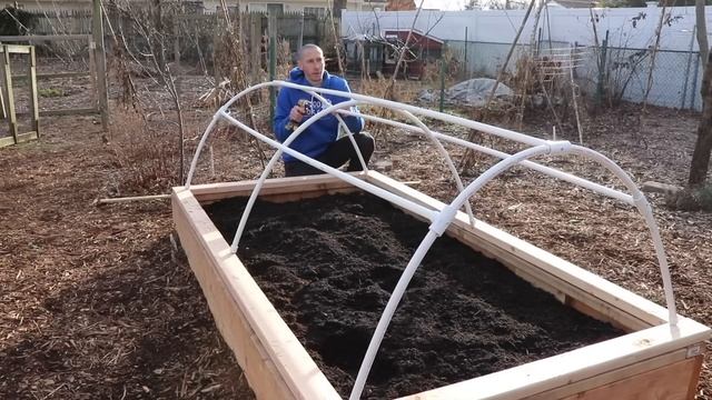 How to Build a HINGED HOOPHOUSE for a Raised Bed Garden смотреть онлайн
