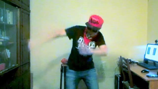 Копия видео "Dancing from Brandon? No Russian guy....Танцы от Брэндона?Нет русский парень" смотреть онлайн