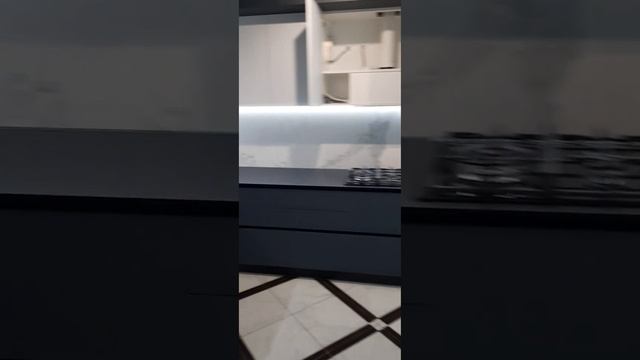 Кухня серый и белый мат.Столешка из HPL смотреть онлайн