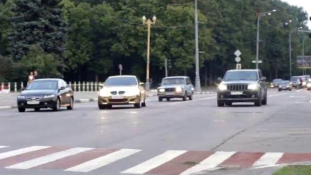 Jeep Grand Cherokee SRT8 (~700 Hp) Vs BMW M5 (~600hp)