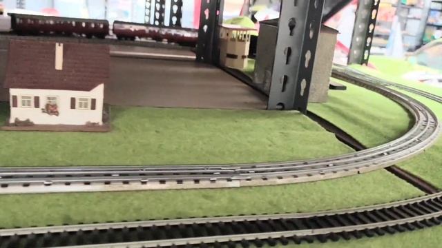 Hornby Dublo 3 rail and late model Hornby 2 rail tracks смотреть онлайн