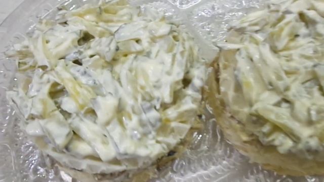 Закусочный торт со шпротами на вафельных коржах. Рецепты на новый год. смотреть онлайн