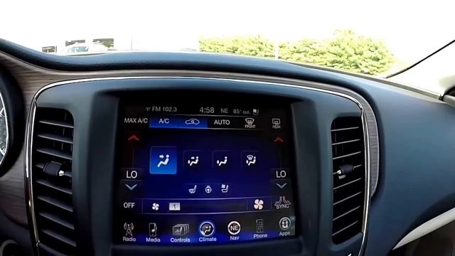2015 Chrysler 200C смотреть онлайн
