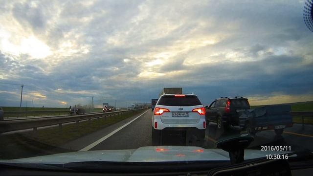 Самовозгорание автомобиля на ходу. смотреть онлайн